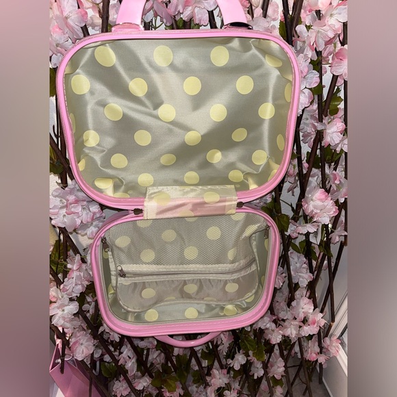 Hello Kitty travel case - Picture 4 of 4